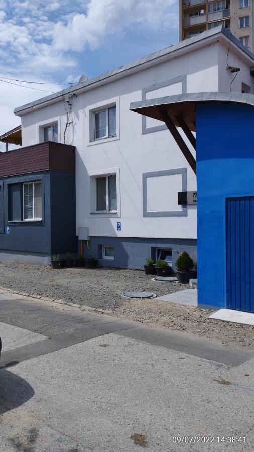 Apartman Tomas Lägenhet Košice Exteriör bild