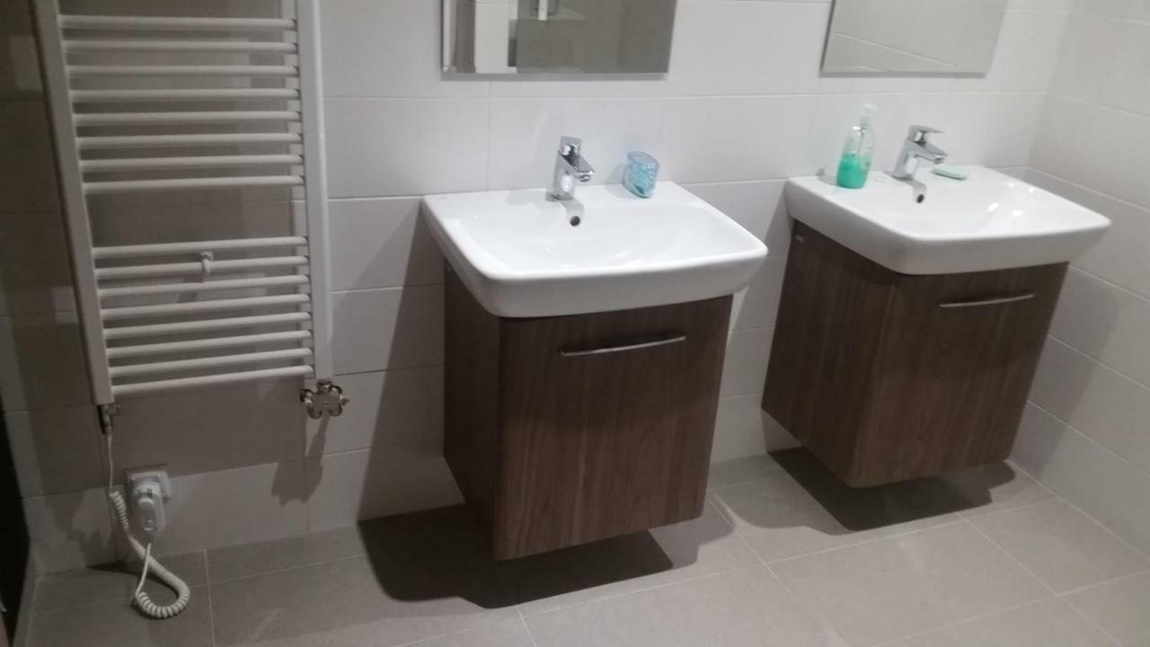 Apartman Tomas Lägenhet Košice Exteriör bild