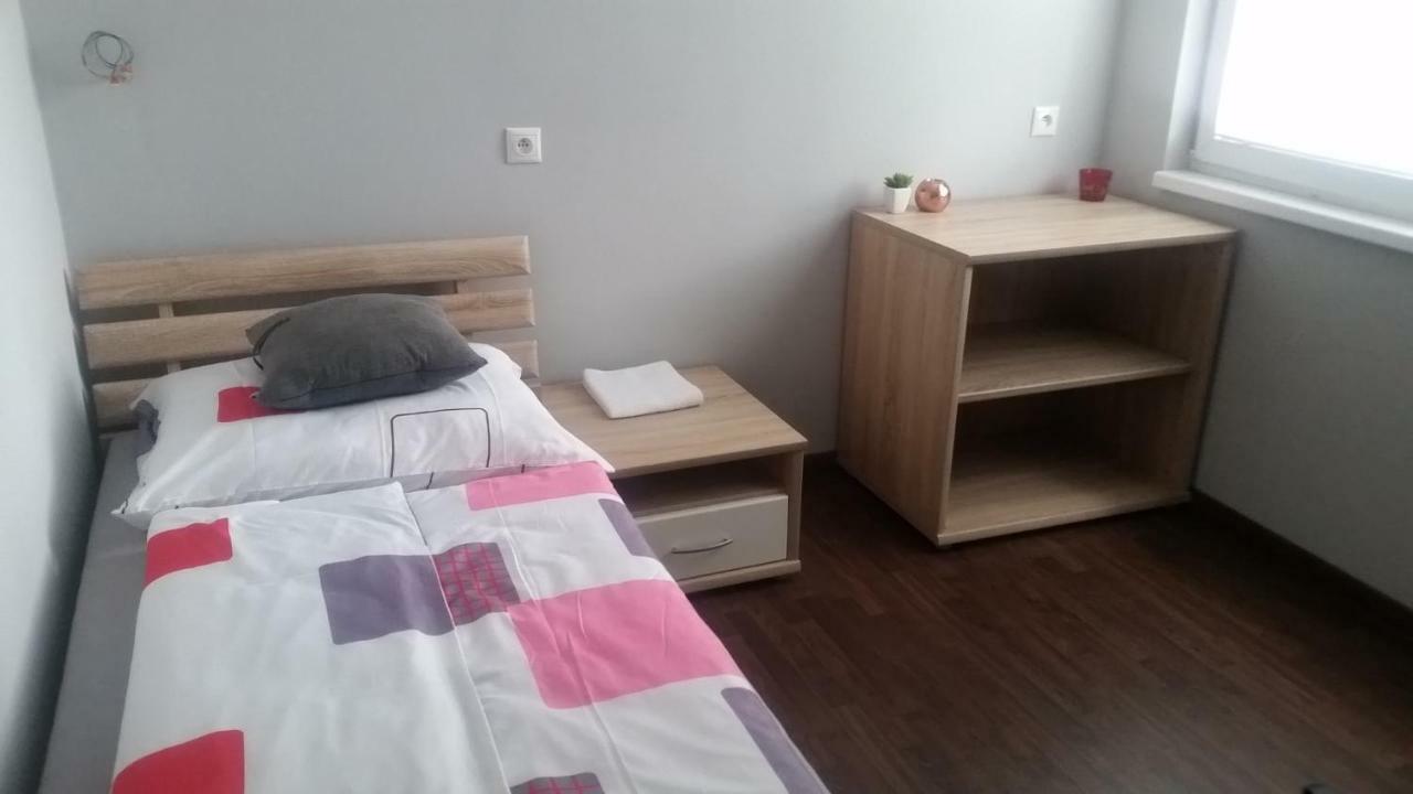 Apartman Tomas Lägenhet Košice Exteriör bild